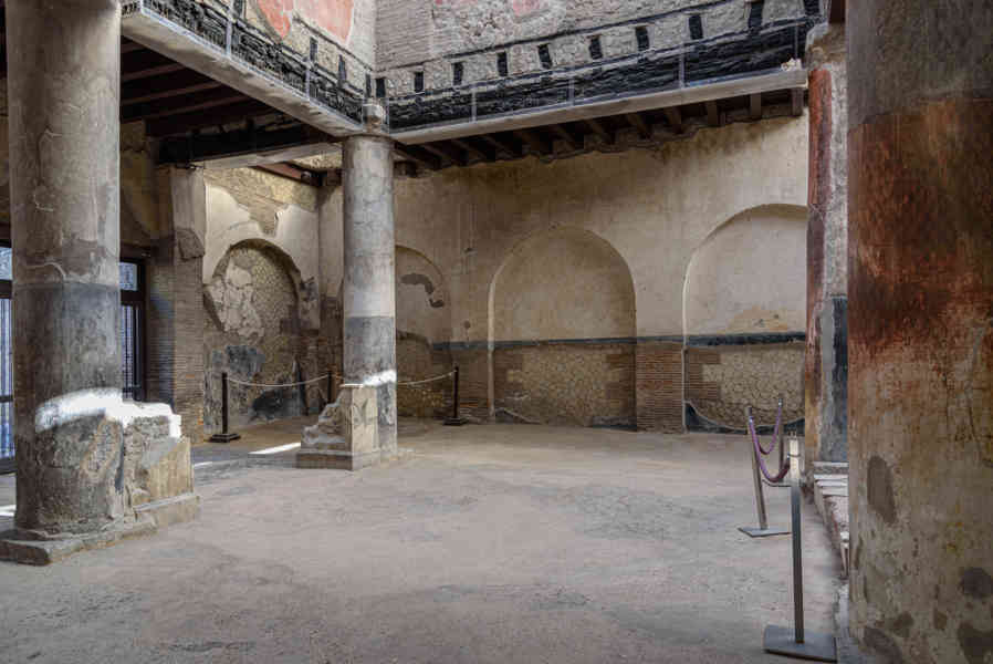 247 - Italia - Herculano - parque arqueológico de Herculano - Sede de los Augustos.jpg